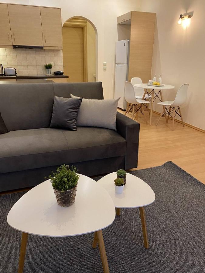 Elegant Glyfada Apartment-Private Garden-Near Metro أثينا المظهر الخارجي الصورة