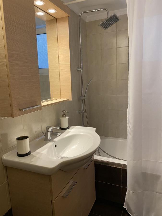 Elegant Glyfada Apartment-Private Garden-Near Metro أثينا المظهر الخارجي الصورة