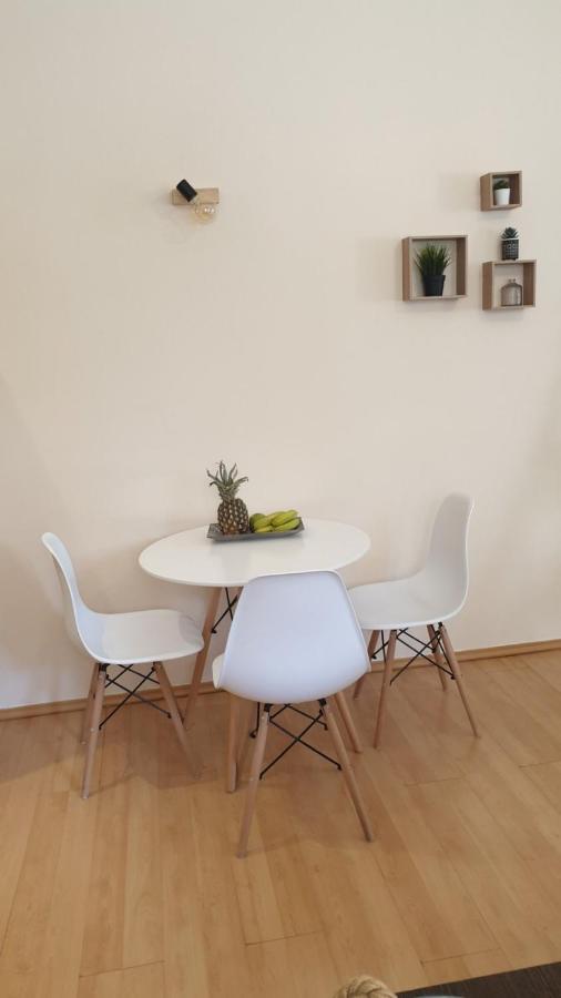 Elegant Glyfada Apartment-Private Garden-Near Metro أثينا المظهر الخارجي الصورة