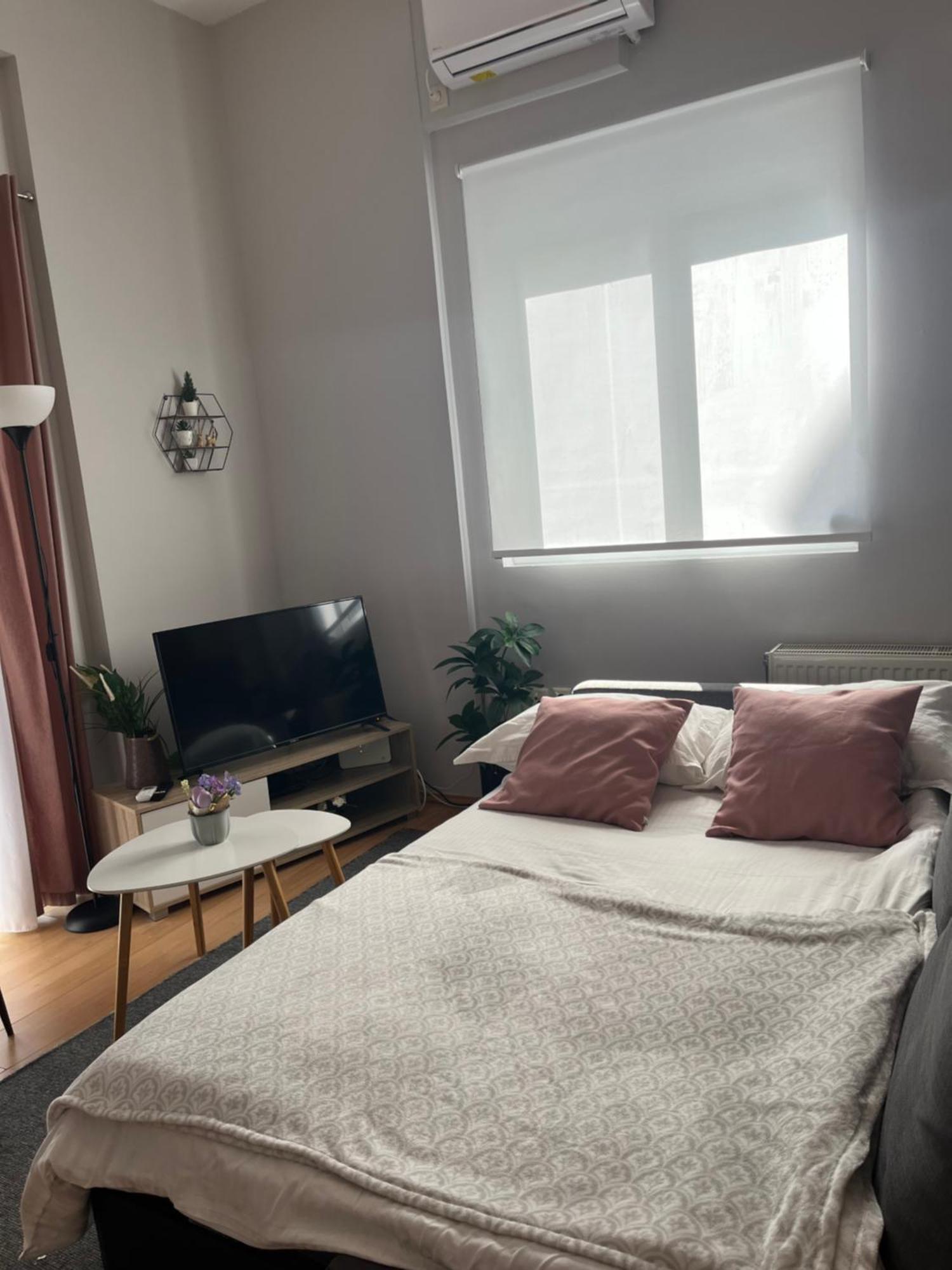 Elegant Glyfada Apartment-Private Garden-Near Metro أثينا المظهر الخارجي الصورة