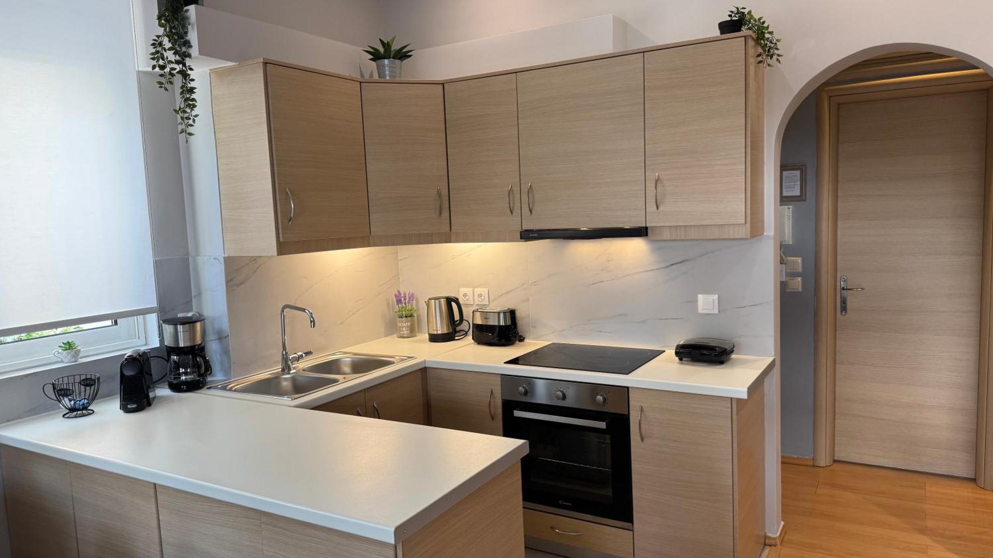 Elegant Glyfada Apartment-Private Garden-Near Metro أثينا المظهر الخارجي الصورة